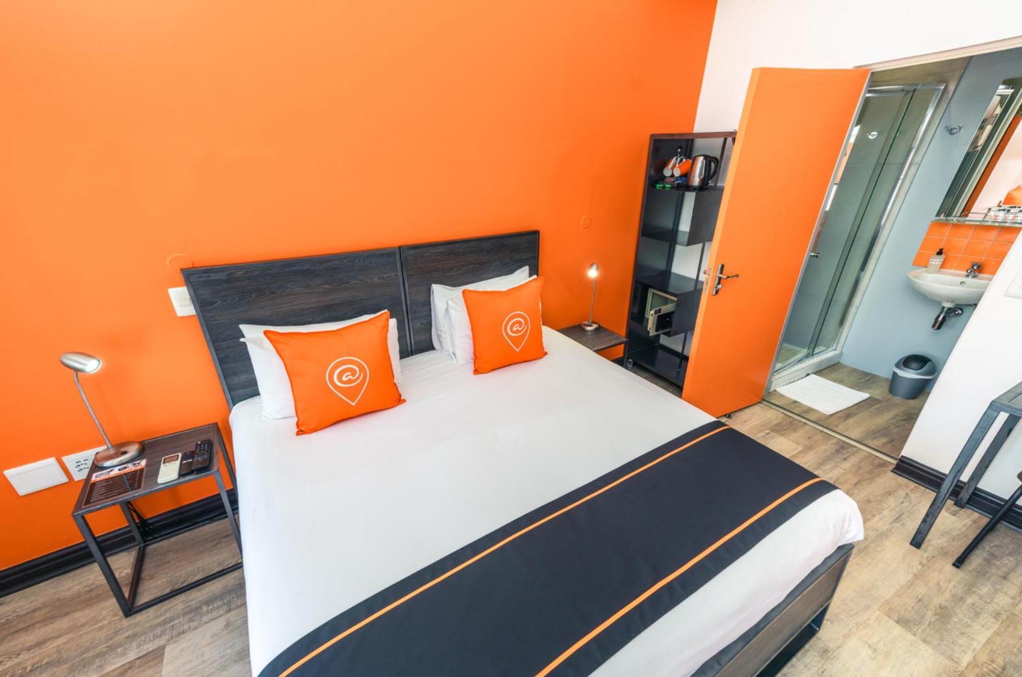 קייפטאון Never At Home Green Point חדר תמונה A room at a collection O hotel in India